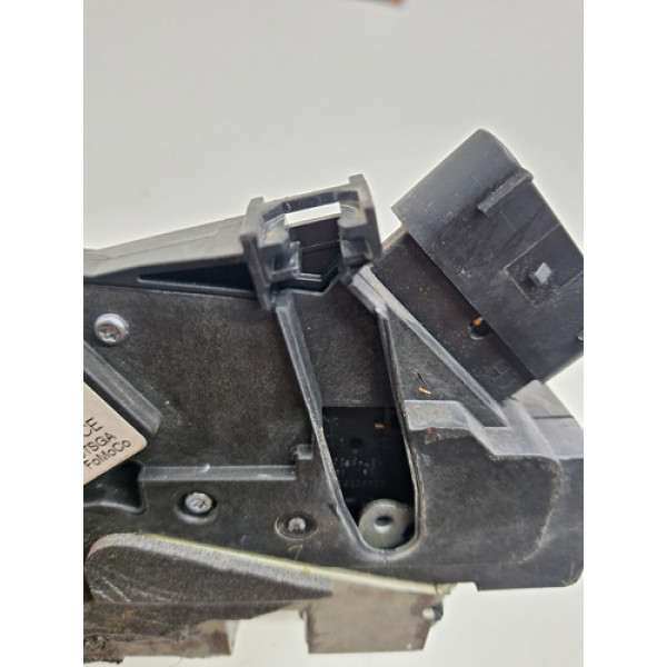 Fechadura Porta Dianteira Esquerda  Focus 2015 Com Detalhe