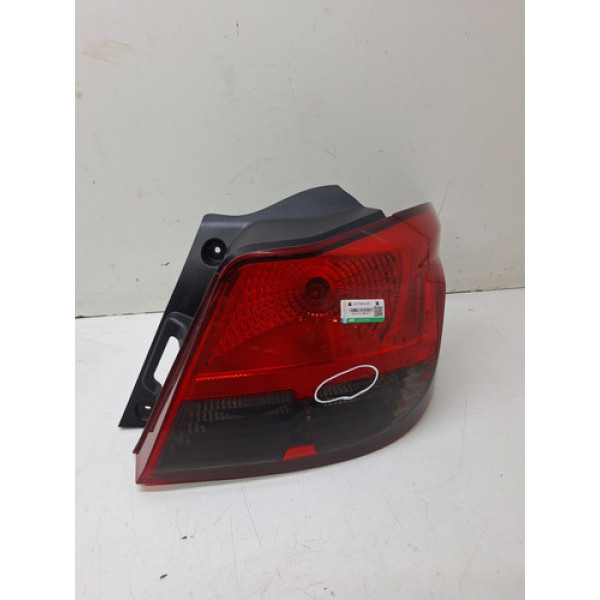 Lanterna Traseira Direita Gm Onix Ltz 2013/2014 Detalhe
