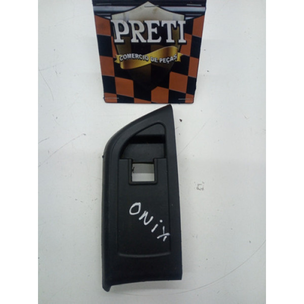 Moldura Do Botão Vidro  Dianteiro Direito Gm Onix 2014