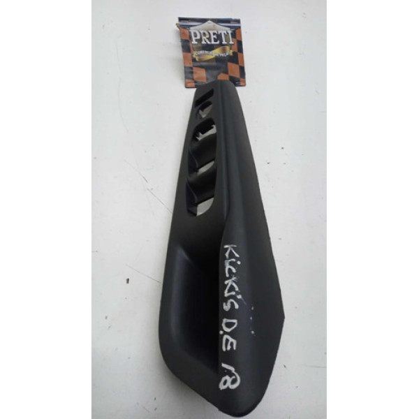 Moldura Botão Dianteiro Direito Kicks 2017