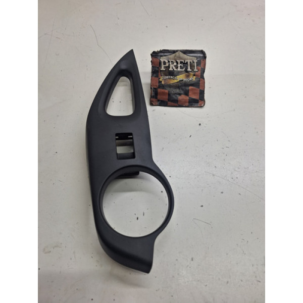 Moldura Botão Traseiro Esquerdo Corolla Cross 2022 / 2023 