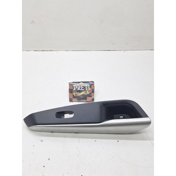 Moldura Botão Vidro Dianteiro Direito Nissan Kicks 2020