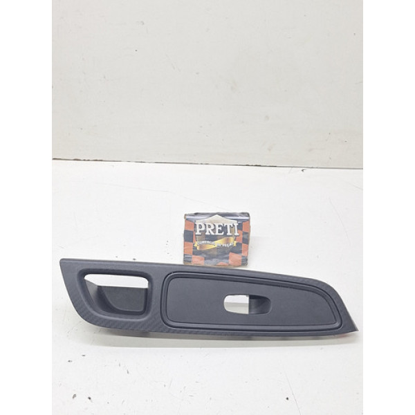 Moldura Botão Vidro Dianteiro Direito Nissan Versa 2023